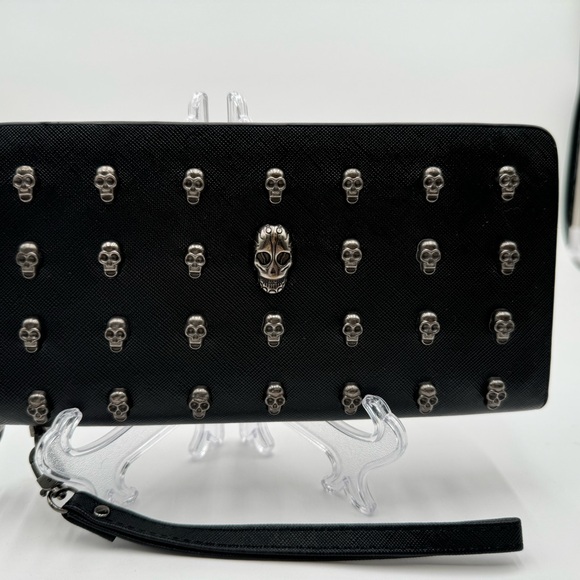 Thomas Wylde Handbags - Thomas Wylde Black Skull-Studded Clutch Wristlet